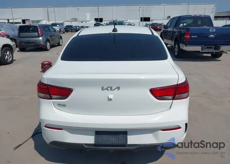 2022 Kia Rio S z USA, uszkodzony, nr VIN 3KPA24AD3NE493632